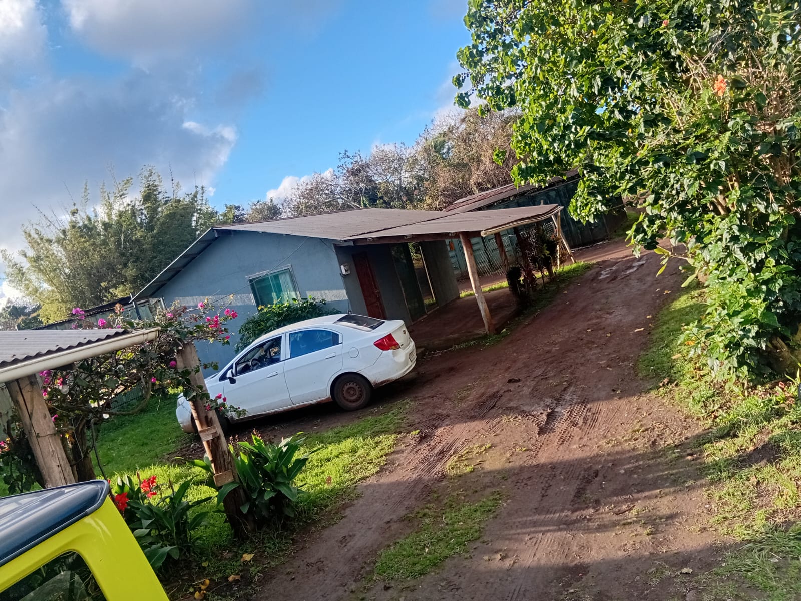 Exterior de Kauaraki Moana Iti, Rapa Nui